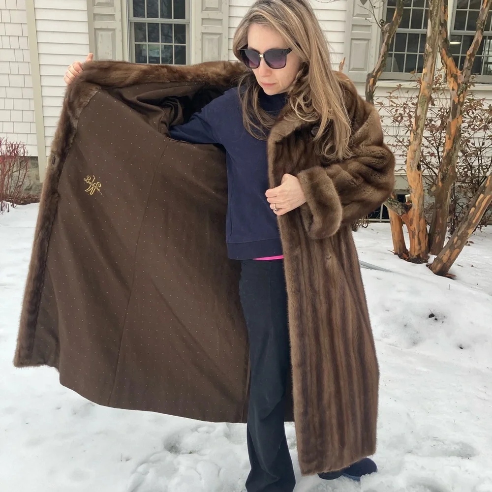 Luxurious Brown Mink Full-Length Fur Coat from very high-end furrier - Picture 4 of 11